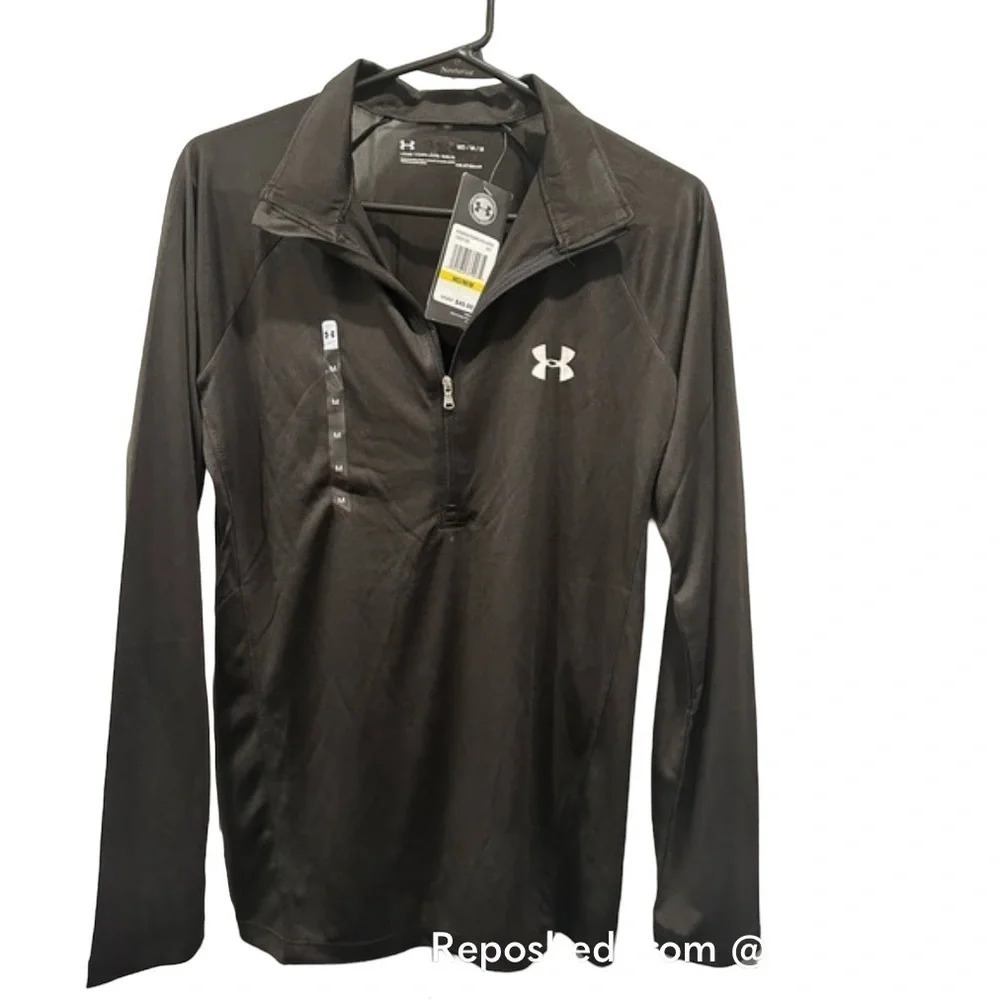 Women's Under armour light weight pullover, NWT, Size Medium